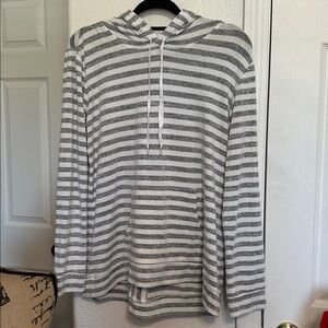Market & Spruce Heathered Gray and white Striped Top